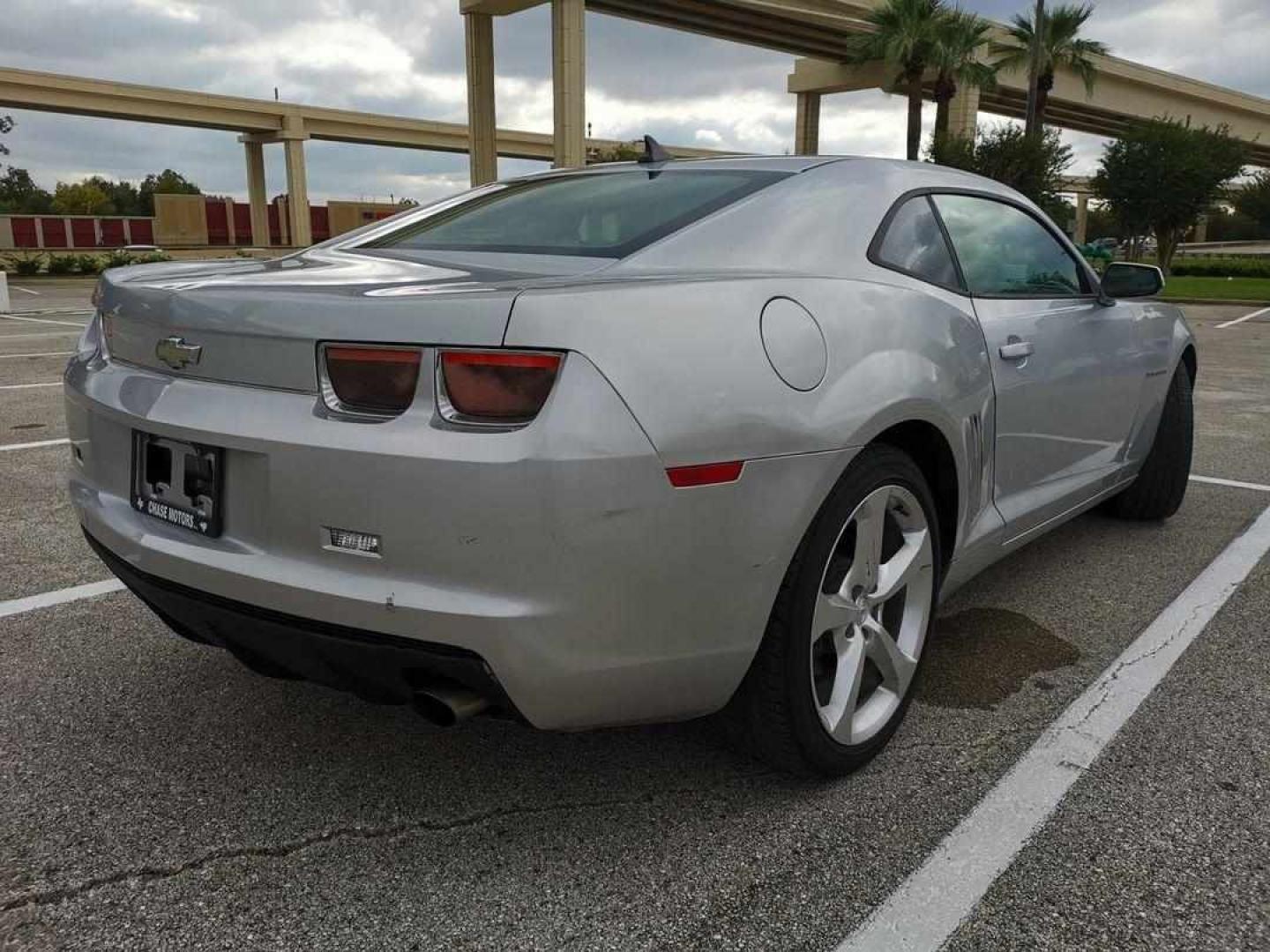 2010 Silver Chevrolet Camaro LT1 Coupe with an 3.6L V6 DOHC 24V engine, located at 5005 Telephone Rd., Houston, TX, 77087, (713) 641-0980, 29.690666, -95.298683 - Photo#3